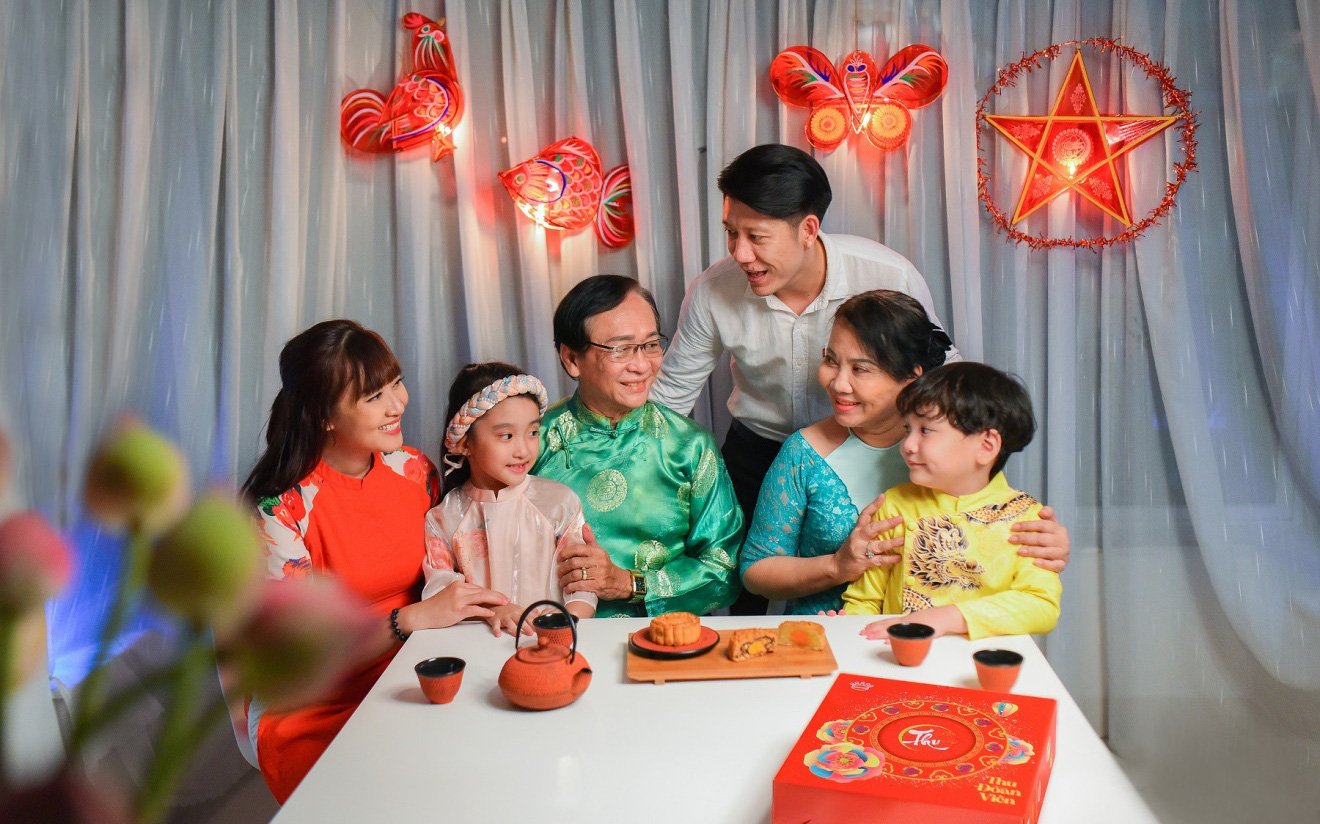TẶNG QUÀ     Tết Trung thu  cho họ hàng