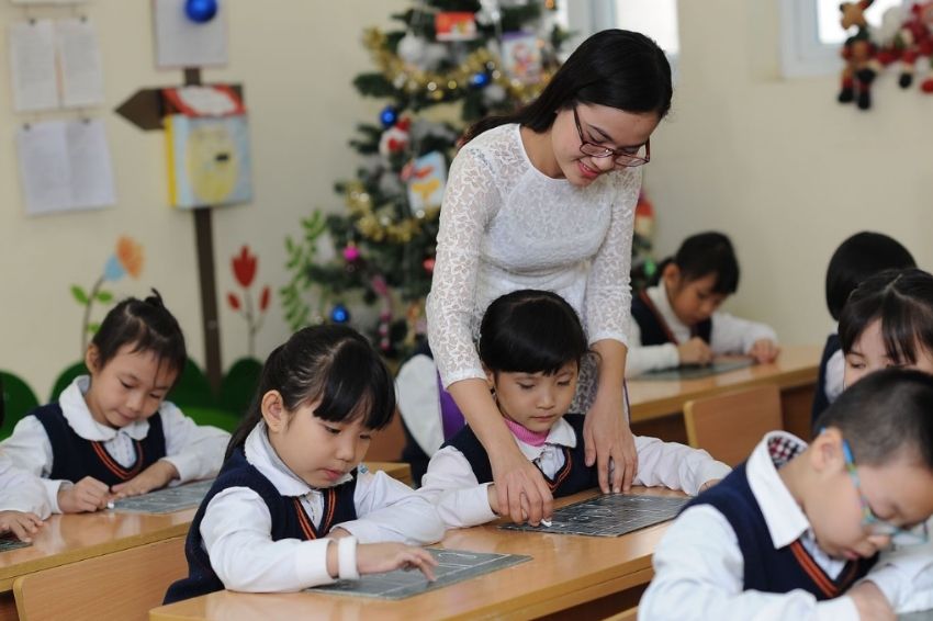 Ngày 20/10 có cần tặng quà cho cô giáo không?