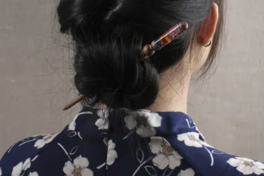 Top 7 Vietnamese Hair Accessories as Perfect Gifts & Choosing Tips