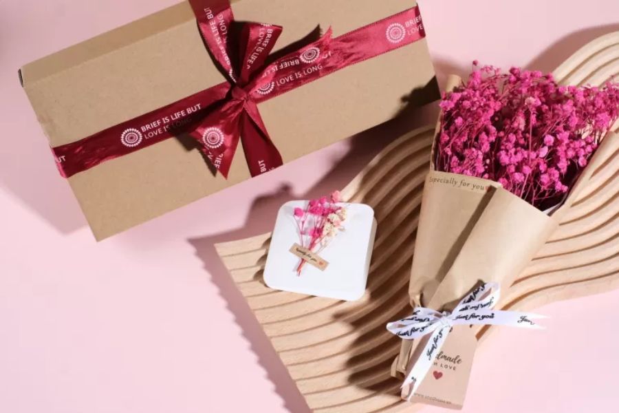 70+ Meaningful Gifts For Girlfriend: Every Special Occasion