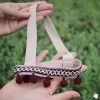 quai vải pom pom giữ bình nước, điểm nhấn tính tế cho bình nước, dễ dàng làm sạch, thiết kế gọn nhẹ và tinh tế, dễ dàng mang đi