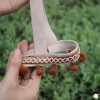quai vải pom pom giữ bình nước, điểm nhấn tính tế cho bình nước, dễ dàng làm sạch, thiết kế gọn nhẹ và tinh tế, dễ dàng mang đi