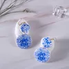 bông tai đất sét hoạ tiết giả sứ xanh, nền trắng ngà đặc trưng của sứ thanh hoa, phong cách tiểu thư, sang trọng và thanh cao