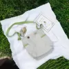 "túi tote thêu tay linen phối cúc khuy, túi thiết kế đeo chéo, hai mặt hai màu khác nhau, quai đeo tùy chỉnh
, thiết kế, tạp hóa ú, chus"