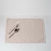 khăn ăn linen tua rua, chất liệu vải linen mềm nhẹ, dễ dàng vệ sinh, không bị phai màu sau khi giặc, trang trí bàn ăn