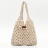 túi lưới macrame đi biển, thiết kế hoài cổ, phong cách nhẹ nhàng và nữ tính, kiểu dáng đơn giản, phụ kiện đẹp mắt khi đi biển