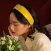 khăn lụa bướm vàng, khăn lụa buộc tóc, phong cách cổ điển, khăn lụa in họa tiết, khăn lụa buộc làm áo
