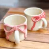 Chiếc Cốc Ruy Băng Gốm Sứ, được làm từ gốm sứ cao cấp, phủ men trong suốt và màu sắc vô cùng nổi bật, đáng yêuChiếc Cốc Ruy Băng Gốm Sứ, được làm từ gốm sứ cao cấp, phủ men trong suốt và màu sắc vô cùng nổi bật, đáng yêu
