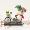 Chiếc Xe Bán Hoa trong bộ sưu tập xa đẩy hàng rong Việt Nam chính là mô hình nam châm hít tủ lạnh được thực hiện thủ công tinh xảo, hứa hẹn là món quà Việt Nam mà ai cũng ấn tượng