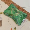 Gối Chườm Thảo Mộc Cung Đình Giúp Bạn Chăm Sóc Sức Khỏe Theo Phong Cách Hoàng Gia Hỗ Trợ  Thư Giãn Và Giảm Đau Bằng Thảo Mộc Tự Nhiên, Sẽ Là Món Quà Tặng Sức Khỏe Tuyệt Vời
