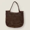 Túi Tote Versa Basket Smbro Được Móc Thủ Công Từ Sợi Raffia, Là Món Phụ Kiện Thời Trang Bền Vững Tôn Vinh Vẻ Đẹp Tối Giản Và Lý Tưởng Để Làm Quà Sinh Nhật