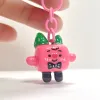 Móc Khóa Hộp Quà Màu Hồng Noel đất sét thủ công với ngoại hình độc đáo nhưng cực kỳ đáng yêu, hứa hẹn sẽ là món quà tặng thủ công đáng yêu cũng  như món quà tặng ccho nữ lý tưởng