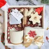 Hộp Quà Giáng Sinh "Snowflakes" Sở Hữu Màu Chủ Đạo Là Màu Trắng Tinh Tế, Hộp Quà Với Sáp Thơm, Túi Thơm, Ly Sứ Và Vớ Len Làm Nên Món Quà Noel Xinh Xắn