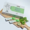 Bột Cần Tây Nguyên Chất MOB trong Hộp 20 Gói mang đến hương vị đặc trưng của bột cần tây, giúp giảm huyết áp, thanh lọc cơ thể, và là lựa chọn tuyệt vời cho một bột cần tây detox, trở thành món quà tặng sức khỏe đầy ý nghĩa cho người thân
