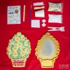 Bộ Kit Tự Làm Tranh Ghép Gốm Tại Nhà Cho Bé với hình ảnh Chậu Cúc Mâm Xôi, được làm từ gốm Bát Tràng, là món đồ chơi thủ công kích thích sự sáng tạo, là lựa chọn quà tặng độc đáo dành cho bé