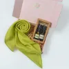 Set Quà "Mùa Thơm" là hộp quà tặng cho nữ vô cùng lý tưởng với khăn lụa tơ tằm và chai xịt vải từ thành phần thiên nhiên, mang đến không gian êm dịu để bạn chìm đắm trong sự thư thái.