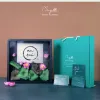 Tranh Sen Thiền kích thước 33 x 33cm kết hợp với Tranh Hoa Giấy In Chữ Theo Yêu Cầu là món quà nhẹ nhàng cho không gian, thích hợp làm Tranh Hoa Giấy Thủ Công Trang Trí Tết và là Quà Tết Việt ý nghĩa