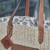 Túi Cói Giấy Browny – Thanh Lịch Qua Từng Đường Nét, một túi xách thủ công tinh tế, kết hợp chất liệu cao cấp, không chỉ là phụ kiện thời trang bền vững mà còn là quà tặng cho nữ độc đáo, đầy ý nghĩa