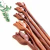 Trâm Cài Tóc Gỗ Hoa Tulip với những đường nét uyển chuyển cuốn hút, là món trâm cài tóc truyền thống thủ công, mang đến sự độc đáo cho mái tóc và là quà 8/3 tuyệt vời, hoàn hảo để tặng nữ nhân dịp đặc biệt
