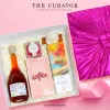 Set quà "Beautiful Spirit" là món quà Valentine đẹp mắt, mang thông điệp yêu thương ngọt ngào với sự kết hợp tinh tế của rượu mơ, nhụy hoa nghệ tây, hồng trà và socola, dành tặng những người phụ nữ đặc biệt