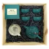 Hộp quà 'Peaceful Teatime' mang đến trải nghiệm đắm chìm vào phút thưởng trà thư thái, với set quà trà thảo mộc cùng bộ ấm trà sứ & lọc trà được đựng trong hộp gỗ sang trọng, là món quà tặng doanh nghiệp lý tưởng.