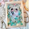 Tranh Hoa Khô Khung Gỗ – món quà kỷ niệm ý nghĩa, kết hợp khung viền hoa khô tinh tế và nghệ thuật trang trí thủ công.