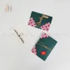 Bưu Thiếp Giấy Chợ Bến Thành từ BST Tôi Yêu Sài Gòn tái hiện điểm đến thân quen của thành phố qua nét vẽ tay tinh tế, trở thành món quà lưu niệm Việt Nam đầy ý nghĩa dành tặng những ai yêu Sài GònBưu Thiếp Giấy Chợ Bến Thành từ BST Tôi Yêu Sài Gòn tái hiện điểm đến thân quen của thành phố qua nét vẽ tay tinh tế, trở thành món quà lưu niệm Việt Nam đầy ý nghĩa dành tặng những ai yêu Sài Gòn