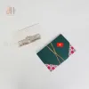 Bưu Thiếp Giấy Bồi Dinh Độc Lập từ BST "Tôi Yêu Sài Gòn" – quà lưu niệm thủ công tinh tế, tôn vinh chứng nhân lịch sử với giấy bồi thủ công và phong bì sang trọng.Bưu Thiếp Giấy Bồi Dinh Độc Lập từ BST "Tôi Yêu Sài Gòn" – quà lưu niệm thủ công tinh tế, tôn vinh chứng nhân lịch sử với giấy bồi thủ công và phong bì sang trọng.