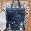 Túi tote dáng mỏng từ jeans tái chế với phối vải ấn tượng không đụng hàng, là túi xách thời trang độc đáo và phụ kiện thời trang bền vững, tạo nên món quà tặng thủ công đầy ý nghĩa.