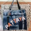 Túi tote nắp Pattaya từ jeans tái chế mang thiết kế độc nhất dành riêng cho bạn, kết hợp túi xách jeans tái chế và tinh thần thời trang bền vững, tạo nên món quà sinh nhật thủ công đầy ý nghĩa.