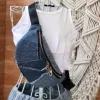 Túi Đeo Chéo Trước Ngực Tái Chế Từ Jeans – Tỏa sáng với thiết kế độc bản, là phụ kiện thời trang bền vững được làm thủ công, lý tưởng làm quà sinh nhật ý nghĩa.