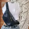 Túi Đeo Chéo Họa Tiết Ngôi Sao Từ Jeans Tái Chế là điểm nhấn tinh tế cho phong cách bền vững, chiếc túi tái chế độc bản này vừa là phụ kiện thời trang cá tính vừa là món quà sinh nhật ý nghĩa.
