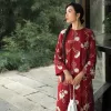 Áo dài vải thêu họa tiết lược tinh tế, tôn lên nét sang trọng của quý cô hiện đại — món quà lưu niệm đậm chất Việt với vẻ đẹp truyền thống.