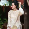 Áo dài vải thêu họa tiết lược tinh tế, tôn lên nét sang trọng của quý cô hiện đại — món quà lưu niệm đậm chất Việt với vẻ đẹp truyền thống.