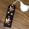 Bookmark thêu tay với họa tiết tinh tế, điểm xuyến nét duyên dáng cho từng trang sách, là món quà thủ công ý nghĩa dành tặng những tâm hồn yêu đọc.