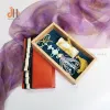 Set quà "Định Duyên" phiên bản "Bích Chu" mang nguồn năng lượng của sự bền vững, là lễ vật đính ước ý nghĩa với phụ kiện trang trí phong thủy tinh tế, thể hiện nét đẹp quà lưu niệm Việt Nam
