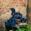 Bộ ba tượng gia đình rắn vuông gốm sứ tôn vinh hình tượng linh thiêng bao đời, kết hợp giữa nghệ thuật gốm truyền thống và biểu tượng văn hóa Việt Nam, tạo nên món quà tân gia ý nghĩa và quà lưu niệm độc đáo đậm chất Việt.