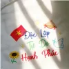Túi tote thêu "Độc Lập Tự Do Hạnh Phúc" kèm tên cá nhân trên quai túi giúp bạn mang tình yêu nước đi khắp nơi, với thiết kế có khóa kéo tiện lợi tạo nên món quà tặng cá nhân hóa ý nghĩa.