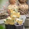 Bộ ba tượng gia đình rắn vuông gốm sứ tôn vinh hình tượng linh thiêng bao đời, kết hợp giữa nghệ thuật gốm truyền thống và biểu tượng văn hóa Việt Nam, tạo nên món quà tân gia ý nghĩa và quà lưu niệm độc đáo đậm chất Việt.