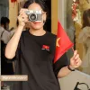 Áo thun thêu theo yêu cầu – nơi cá nhân hóa trở thành nghệ thuật, với tên hoặc hình ảnh yêu thích, biến chiếc áo thành câu chuyện của riêng bạn, món quà tặng đầy ý nghĩa và độc đáo