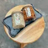 Hộp quà thốt nốt dẻo và gừng mật ong giữ vẹn nguyên vị ngon đặc sản nguyên bản, được đóng gói trong hộp quà phong cách vintage tinh tế, là món quà tặng đặc sản đậm chất Việt Nam và set quà ăn vặt lành mạnh bổ dưỡng