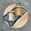 Hộp quà mứt nghệ và trà hoa đưa bạn chìm đắm vào những hương vị tinh hoa đặc trưng, được đóng gói trong hộp quà quấn khăn vintage nghệ thuật, là món ăn nhẹ tốt cho sức khỏe và set quà đặc sản truyền thống của Việt Nam