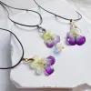 Vòng cổ hoa păng xê ép khô lưu nét thiên nhiên vĩnh cửu là dây chuyền hoa thật độc đáo, làm món phụ kiện thủ công lý tưởng hay quà sinh nhật cho nữ