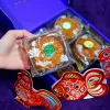 Hộp quà Trung Thu Đơn Nguyệt mang ý nghĩa đoàn viên, gồm 4 bánh Trung Thu 1 trứng cao cấp, thích hợp làm quà biếu hay quà tặng doanh nghiệp.