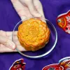 Hộp quà Trung Thu Đơn Nguyệt mang ý nghĩa đoàn viên, gồm 4 bánh Trung Thu 1 trứng cao cấp, thích hợp làm quà biếu hay quà tặng doanh nghiệp.