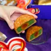 Hộp quà Trung Thu Đơn Nguyệt mang ý nghĩa đoàn viên, gồm 4 bánh Trung Thu 1 trứng cao cấp, thích hợp làm quà biếu hay quà tặng doanh nghiệp.
