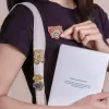 Pin gỗ hình xe bán hàng rong với họa tiết in UV sắc nét, món phụ kiện nhỏ gọn mang đậm hơi thở phố phường Việt Nam.