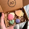 Combo quà tặng xà phòng thủ công hoa cúc và trái tim mang đến thông điệp yêu thương nhẹ nhàng, là món quà 20/10 tinh tế và tiện lợi dành cho phái đẹp hoặc doanh nghiệp.