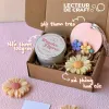 Set quà tặng hương thơm gồm xà phòng, sáp thơm và nến thơm mang lại cảm giác thư giãn nhẹ nhàng, là món quà 20/10 thủ công tinh tế dành cho phái đẹp.Set quà tặng hương thơm gồm xà phòng, sáp thơm và nến thơm mang lại cảm giác thư giãn nhẹ nhàng, là món quà 20/10 thủ công tinh tế dành cho phái đẹp.