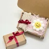 Hộp quà 20/10 Xà Phòng Hoa Mặt Cười gồm xà phòng thiên nhiên và túi lưới tiện dụng, mang thông điệp vui tươi và tinh tế dành tặng phái đẹp trong Ngày Phụ Nữ Việt Nam